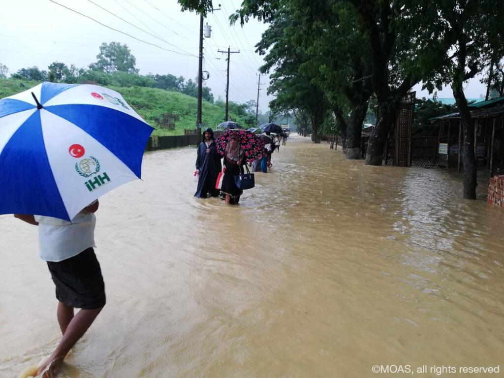 floods-at-Tankhali-main-road_2
